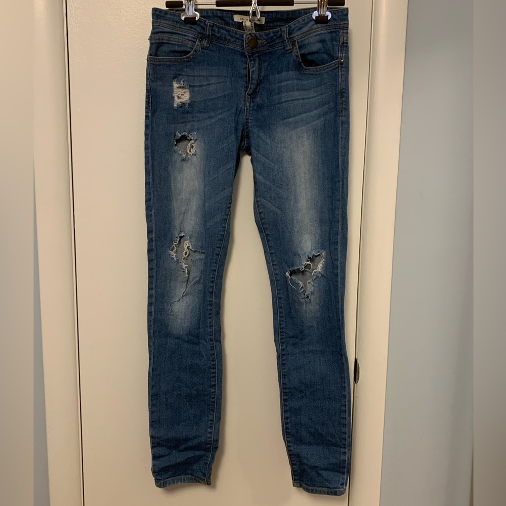 Life in Progress distressed jeans. Size 27